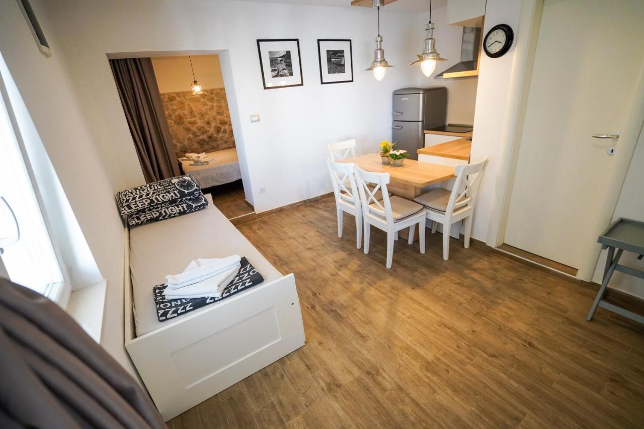 Apartments Ziggy Star Slatine Bagian luar foto